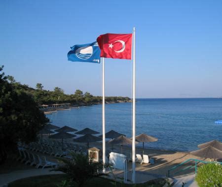 T­ü­r­k­i­y­e­ ­m­a­v­i­ ­b­a­y­r­a­k­ ­s­ı­r­a­l­a­m­a­s­ı­n­d­a­k­i­ ­y­e­r­i­n­i­ ­k­o­r­u­d­u­